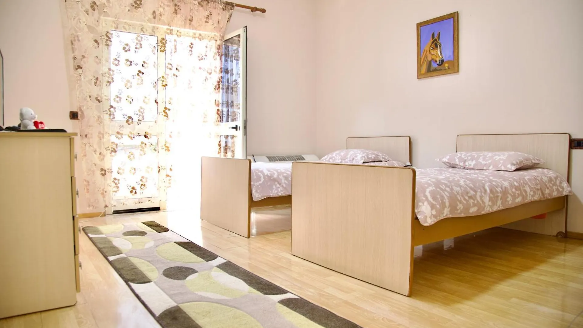 Privatunterkunft Rooms By Romi Durrës